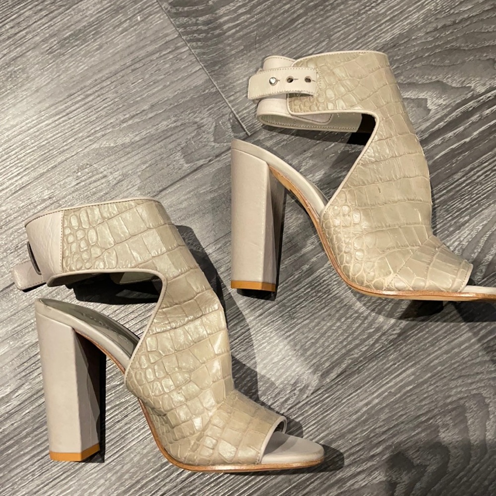Joie strap heel